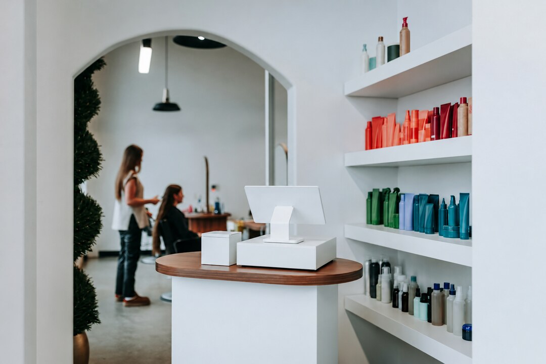 Empfang eines hellen Friseursalons